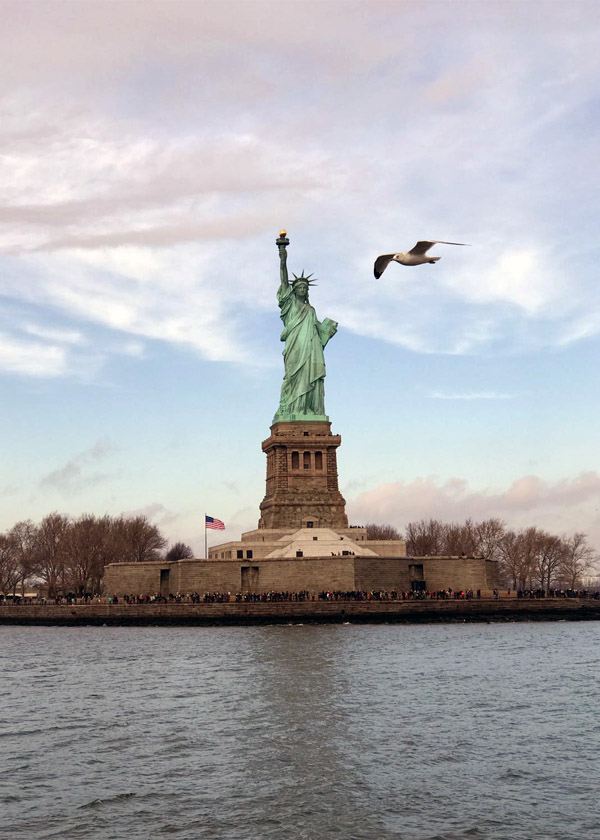 La visite de la statue de la liberté est assurée par ferry